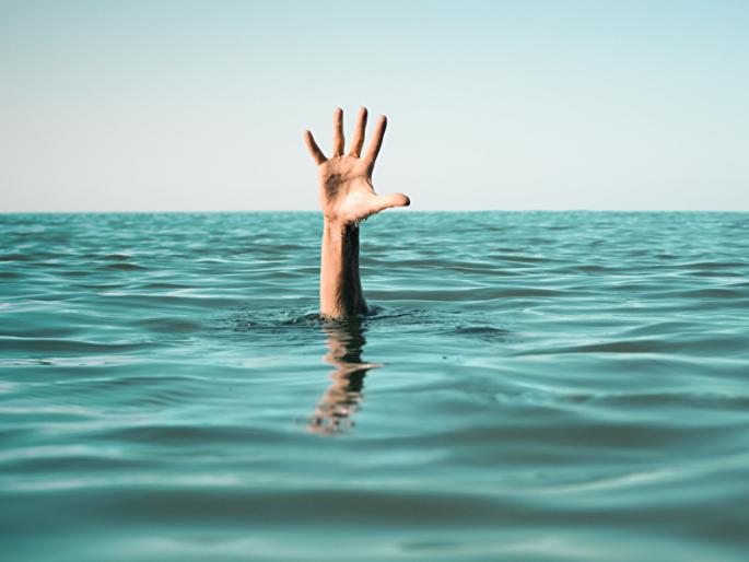 If you wait for someone to help, you will miss out! | कोणी मदत करेल याची वाट बघत बसलात, तर तुमची वाट निश्चितच चुकेल! If you wait for someone to help, you will miss out! | कोणी मदत करेल याची वाट बघत बसलात, तर तुमची वाट निश्चितच चुकेल!