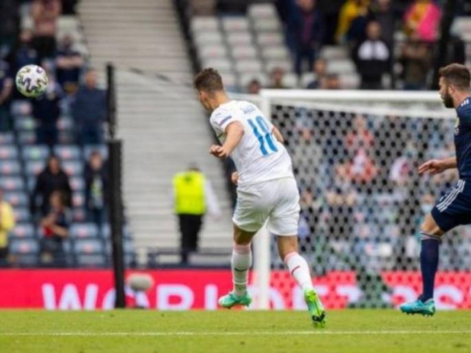 uefa euro 2020 czec republic patrik schick goal long range video vs scotland | Euro Cup 2020: न भूतो न भविष्यती...युरो कपच्या इतिहासात पॅट्रीकच्या 'या' अफलातून गोलनं विक्रम केला, एकदा Video पाहाच....