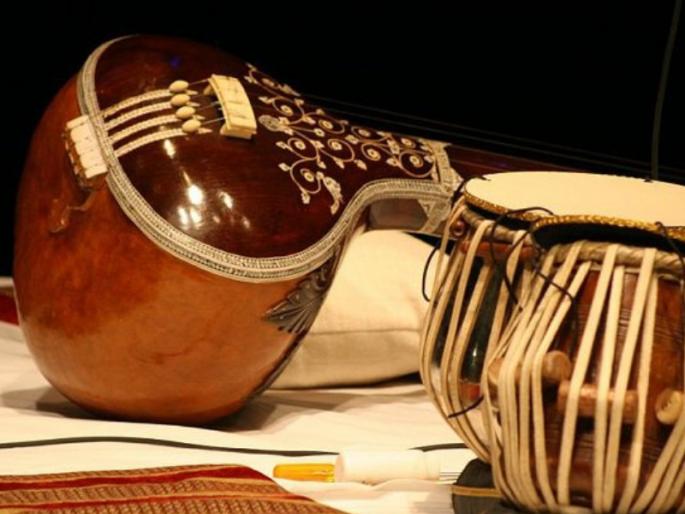 Not in a good mood? Feeling unwell? Then take this music therapy at home! | मूड ठीक नाहीये? अस्वस्थ वाटतंय? मग घरच्या घरी हा संगीतोपचार घ्या!