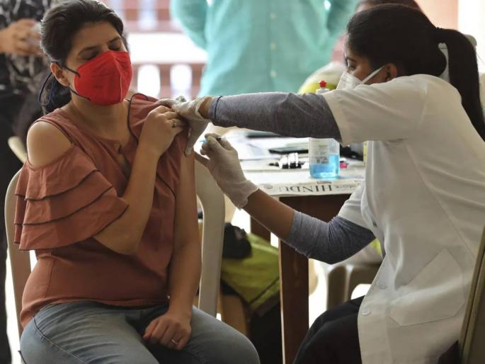 Corona Vaccination covid 19 risk falls down 21 days after vaccination says study in uk | Corona Vaccination: कोरोना लस घेतल्यानंतर किती दिवसांनंतर मिळतं 'सुरक्षा कवच'?; जाणून घ्या महत्त्वाची माहिती Corona Vaccination covid 19 risk falls down 21 days after vaccination says study in uk | Corona Vaccination: कोरोना लस घेतल्यानंतर किती दिवसांनंतर मिळतं 'सुरक्षा कवच'?; जाणून घ्या महत्त्वाची माहिती