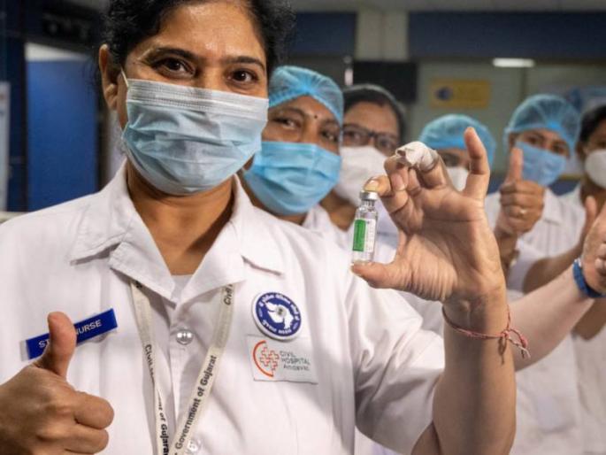 protection against covid in vaccinated healthworkers fall in hospitalisation icu admission | लस हेच वरदान! लस घेतलेल्यांपैकी ९४ टक्के आरोग्य कर्मचाऱ्यांवर अॅडमिट होण्याची वेळच आली नाही protection against covid in vaccinated healthworkers fall in hospitalisation icu admission | लस हेच वरदान! लस घेतलेल्यांपैकी ९४ टक्के आरोग्य कर्मचाऱ्यांवर अॅडमिट होण्याची वेळच आली नाही
