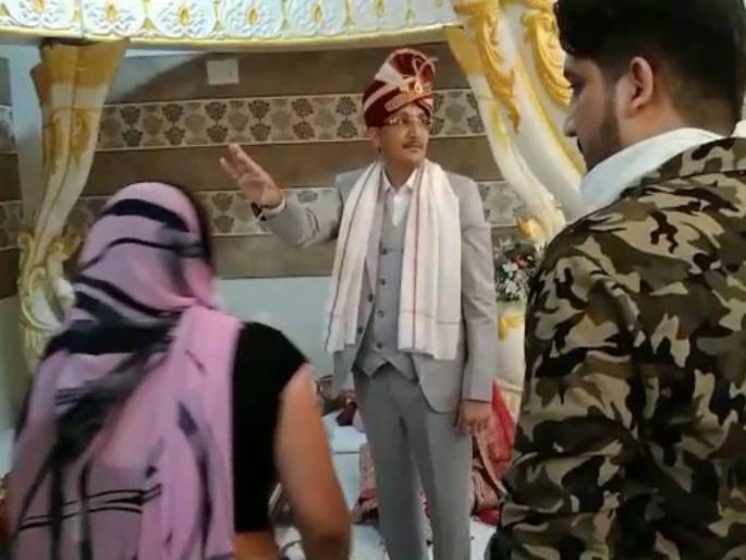 doctor plans to marry tuition teacher son commits suicide by shooting himself | ५० वर्षांचे डॉक्टर वडील मुलाच्या शिक्षिकेसोबत गुपचूप करत होते लग्न; लेकानं उचललं टोकाचं पाऊल