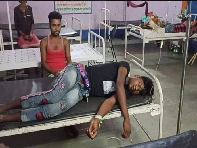 In Chhattisgarh Sunny Deol who was showing stunts with a snake ate snakes head after bitten by a snake | स्टंट दाखवताना साप चावला; रागाच्या भरात 'सनी देओल'नं सापाचा फणाच गिळला, अन् मग... In Chhattisgarh Sunny Deol who was showing stunts with a snake ate snakes head after bitten by a snake | स्टंट दाखवताना साप चावला; रागाच्या भरात 'सनी देओल'नं सापाचा फणाच गिळला, अन् मग...