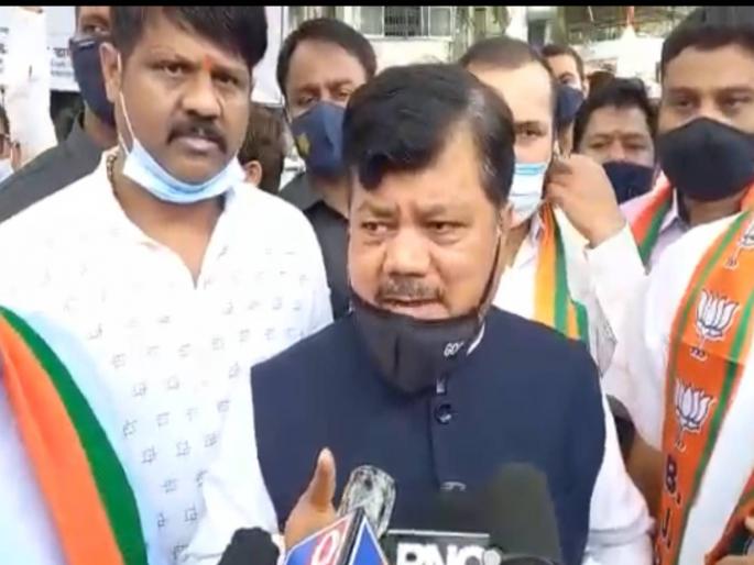 OBC Reservation BJP agitates for OBC reservation in Thane | OBC Reservation: ठाण्यात ओबीसी आरक्षणासाठी भाजपचं चक्काजाम आंदोलन; दरेकर यांच्यासह असंख्य कार्यकर्ते ताब्यात OBC Reservation BJP agitates for OBC reservation in Thane | OBC Reservation: ठाण्यात ओबीसी आरक्षणासाठी भाजपचं चक्काजाम आंदोलन; दरेकर यांच्यासह असंख्य कार्यकर्ते ताब्यात
