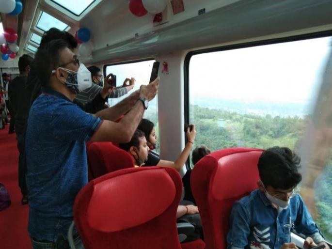 Booking full for Vistadom coaches to Mumbai-Pune Deccan Express special train on Mumbai-Pune route for the first time | मुंबई-पुणे डेक्कन एक्सप्रेस विशेष ट्रेनला पहिल्यांदाच जोडण्यात आलेल्या विस्टाडोम कोचचे बुकिंग फुल्ल Booking full for Vistadom coaches to Mumbai-Pune Deccan Express special train on Mumbai-Pune route for the first time | मुंबई-पुणे डेक्कन एक्सप्रेस विशेष ट्रेनला पहिल्यांदाच जोडण्यात आलेल्या विस्टाडोम कोचचे बुकिंग फुल्ल