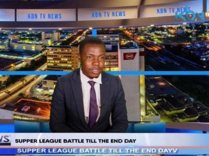 Watch Zambian journalist Kabinda Kalimina demands salary live on air | ब्रेकिंग न्यूज सांगताना पत्रकार थांबला अन् म्हणाला 'पगार मिळत नाहीय, आम्हीही माणसंच', पाहा Video Watch Zambian journalist Kabinda Kalimina demands salary live on air | ब्रेकिंग न्यूज सांगताना पत्रकार थांबला अन् म्हणाला 'पगार मिळत नाहीय, आम्हीही माणसंच', पाहा Video