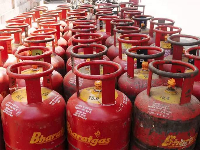 Lpg Cylinder Price Rise By Rs 25 50 Now 14 2 Kg Rasoi Gas Price In mumbai Become Rs 834 50 | पेट्रोल, डिझेलनंतर सिलिंडरही महागला; सर्वसामान्य जनता गॅसवर; पाहा नवे दर Lpg Cylinder Price Rise By Rs 25 50 Now 14 2 Kg Rasoi Gas Price In mumbai Become Rs 834 50 | पेट्रोल, डिझेलनंतर सिलिंडरही महागला; सर्वसामान्य जनता गॅसवर; पाहा नवे दर