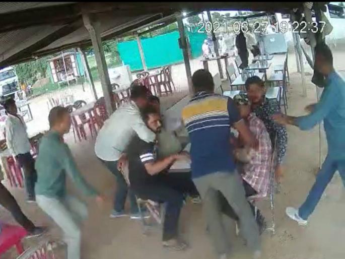 Video Cops in plain clothes nab armed accused from Gujarat dhaba | सिनेस्टाईल थरार! साध्या वेशातील पोलिसांनी ढाब्यावर आवळल्या आरोपीच्या मुसक्या; सगळे पाहातच राहिले Video Cops in plain clothes nab armed accused from Gujarat dhaba | सिनेस्टाईल थरार! साध्या वेशातील पोलिसांनी ढाब्यावर आवळल्या आरोपीच्या मुसक्या; सगळे पाहातच राहिले