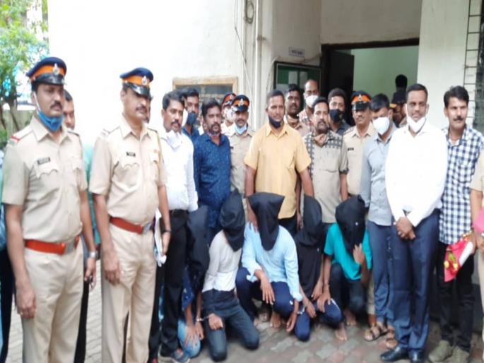 Bullion murder in Dahisar; 5 arrested near Surat | दहिसर ज्वेलर्स हत्या आणि दरोडा प्रकरण: 'डोअर लॉक' बटनमुळे सोनाराने गमावला जीव!