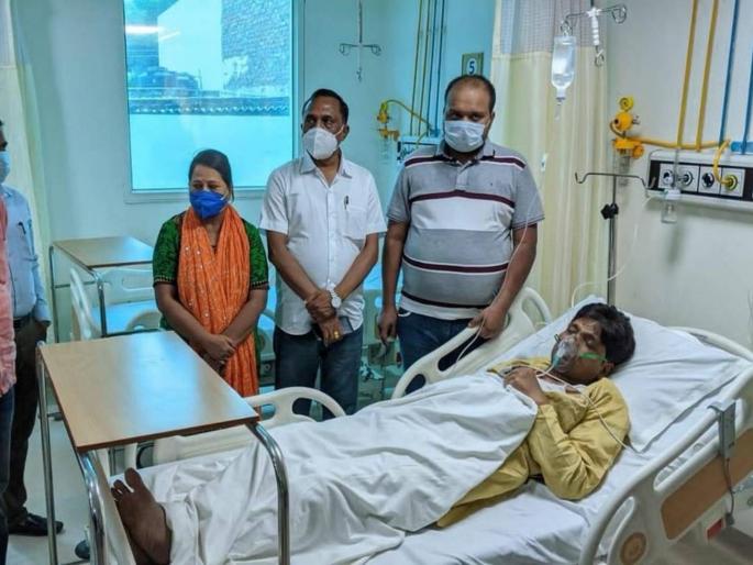 state level officials involved in the fight in the bjps state working committee meeting | भाजपच्या बैठकीत फ्री स्टाईल; नेत्यांची एकमेकांना लाथाबुक्क्यांनी मारहाण, रुग्णालयात नेण्याची वेळ state level officials involved in the fight in the bjps state working committee meeting | भाजपच्या बैठकीत फ्री स्टाईल; नेत्यांची एकमेकांना लाथाबुक्क्यांनी मारहाण, रुग्णालयात नेण्याची वेळ