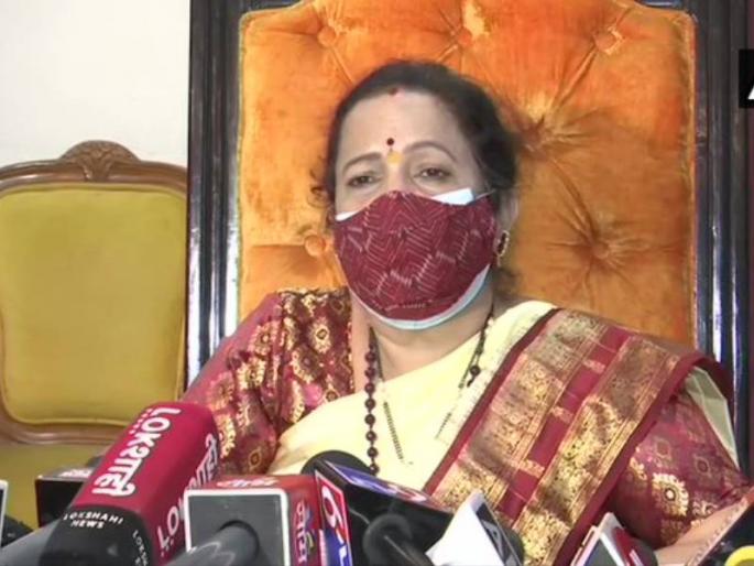 Mumbai Mayor Kishori Pednekar has been admitted due to chest pain in a hospital in the city | BREAKING: मुंबईच्या महापौर किशोरी पेडणेकर छातीत दुखू लागल्यानं रुग्णालयात दाखल Mumbai Mayor Kishori Pednekar has been admitted due to chest pain in a hospital in the city | BREAKING: मुंबईच्या महापौर किशोरी पेडणेकर छातीत दुखू लागल्यानं रुग्णालयात दाखल