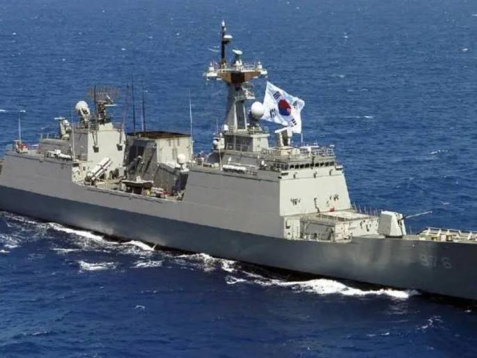 Coronavirus update most of south korean warship crew infected with covid | मोठी बातमी! समुद्री चाच्यांविरोधात लढाईला गेलेल्या २४७ जवानांना कोरोना, सर्व समुद्रात अडकले Coronavirus update most of south korean warship crew infected with covid | मोठी बातमी! समुद्री चाच्यांविरोधात लढाईला गेलेल्या २४७ जवानांना कोरोना, सर्व समुद्रात अडकले