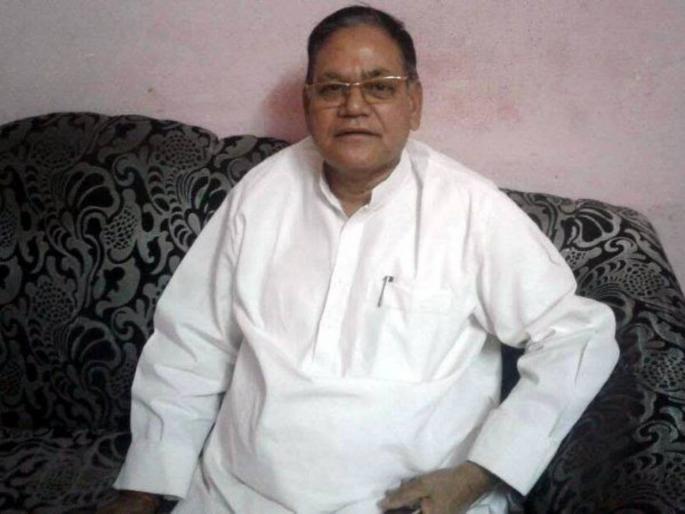 Bjp Mla Ramlallu Bais A Father Of Nine Children Support Population Control Bill In Madhya Pradesh | लोकसंख्या नियंत्रणाचं महत्त्व सांगत होते भाजप आमदार; त्यांच्या मुलांची संख्या विचारताच म्हणाले...