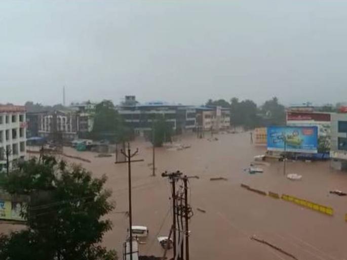ratnagiri heavy rain flood in chiplun Jagbudi Vashishti river overflow rain updates | Chiplun Flood: ...अन् खाड्यांमधून पाणी वाहून जाण्याऐवजी आत येऊ लागलं; बघता बघता खेड, चिपळूण पाण्याखाली गेलं ratnagiri heavy rain flood in chiplun Jagbudi Vashishti river overflow rain updates | Chiplun Flood: ...अन् खाड्यांमधून पाणी वाहून जाण्याऐवजी आत येऊ लागलं; बघता बघता खेड, चिपळूण पाण्याखाली गेलं