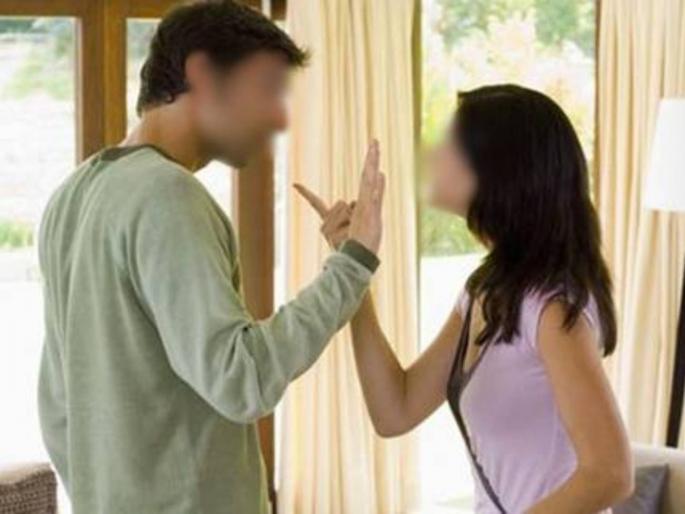 Techie wife finds mans profile on gay dating apps | पत्नी जवळ येताच बहाणे देत सतत दूर जायचा पती; सत्य समजताच पत्नीच्या पायाखालील जमीन सरकली Techie wife finds mans profile on gay dating apps | पत्नी जवळ येताच बहाणे देत सतत दूर जायचा पती; सत्य समजताच पत्नीच्या पायाखालील जमीन सरकली