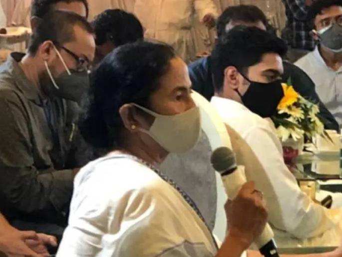 Mamata banerjee targets pm narendra modi said 2024 general election will be modi vs country | Mamata Banerjee: संपूर्ण देशात 'खेला' होणार, २०२४ ची निवडणूक मोदी विरुद्ध संपूर्ण देश अशी रंगणार!; ममता बॅनर्जींचा एल्गार Mamata banerjee targets pm narendra modi said 2024 general election will be modi vs country | Mamata Banerjee: संपूर्ण देशात 'खेला' होणार, २०२४ ची निवडणूक मोदी विरुद्ध संपूर्ण देश अशी रंगणार!; ममता बॅनर्जींचा एल्गार