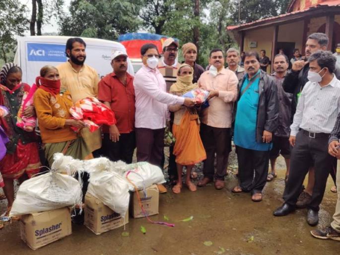 Raigad district administration helps villages near the of Pratapgad fort maharashtra | रायगड जिल्हा प्रशासनाचा शेजारधर्म! प्रतापगडाच्या पायथ्याजवळील गावांना केली मदत    