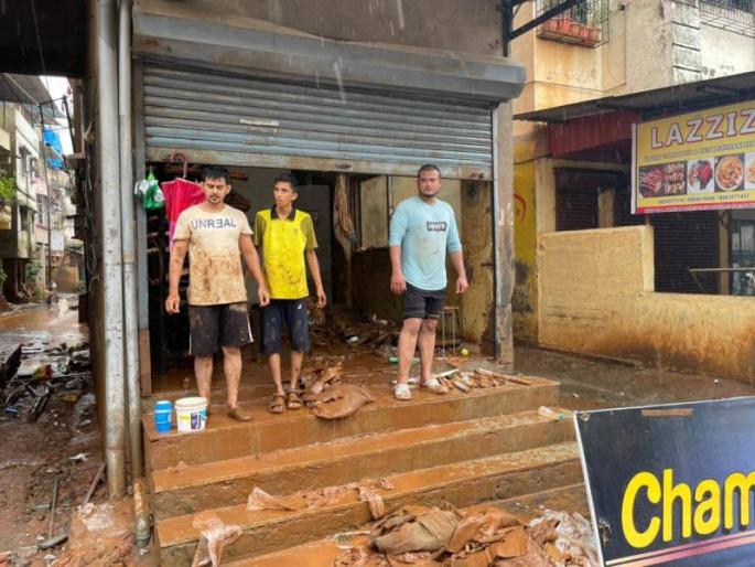 Mahad Flood black market for drinking water administration took action | Mahad Flood: आधीच पुराच्या चिखलानं हैराण, त्यात पिण्याच्या पाण्याचा काळाबाजार! प्रशासनानं घेतली दखल Mahad Flood black market for drinking water administration took action | Mahad Flood: आधीच पुराच्या चिखलानं हैराण, त्यात पिण्याच्या पाण्याचा काळाबाजार! प्रशासनानं घेतली दखल