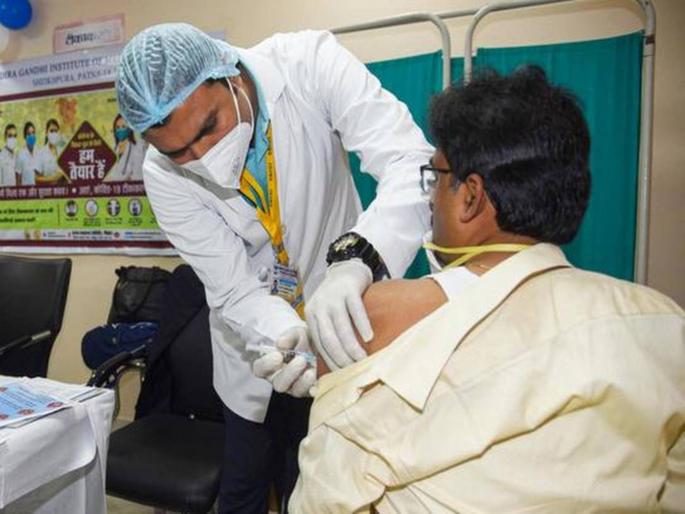 Corona Vaccination Bihar Bhojpur Elederly Man Claims Gets 4 Times Vaccine | बेजबाबदारपणाचा कळस! अनेकांना एक डोस मिळेना; इथे एकाच व्यक्तीला दिले चार डोस अन् मग... Corona Vaccination Bihar Bhojpur Elederly Man Claims Gets 4 Times Vaccine | बेजबाबदारपणाचा कळस! अनेकांना एक डोस मिळेना; इथे एकाच व्यक्तीला दिले चार डोस अन् मग...