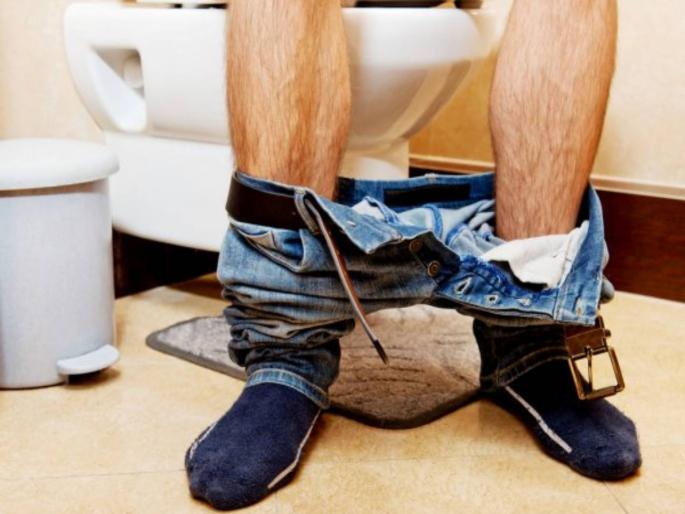 Man Spends 45 Minutes In Restaurant Toilet Angry Wife Eats Alone Pays Her Bill And Then Leaves Him Behind | हॉटेलात गेल्यावर नवरा ४५ मिनिटं टॉयलेटमध्ये बसला; पत्नीनं केलं असं काही; वेटर पाहतच राहिला Man Spends 45 Minutes In Restaurant Toilet Angry Wife Eats Alone Pays Her Bill And Then Leaves Him Behind | हॉटेलात गेल्यावर नवरा ४५ मिनिटं टॉयलेटमध्ये बसला; पत्नीनं केलं असं काही; वेटर पाहतच राहिला