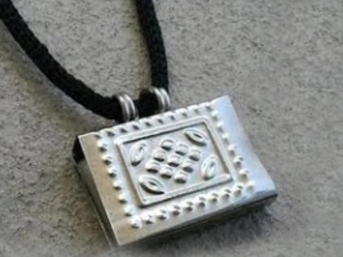 The story of a lion's hair and an amulet; Which will definitely boost your morale! | गोष्ट सिंहाच्या केसाची व एका ताविजची; जी तुमचे मनोधैर्य नक्की वाढवेल! The story of a lion's hair and an amulet; Which will definitely boost your morale! | गोष्ट सिंहाच्या केसाची व एका ताविजची; जी तुमचे मनोधैर्य नक्की वाढवेल!