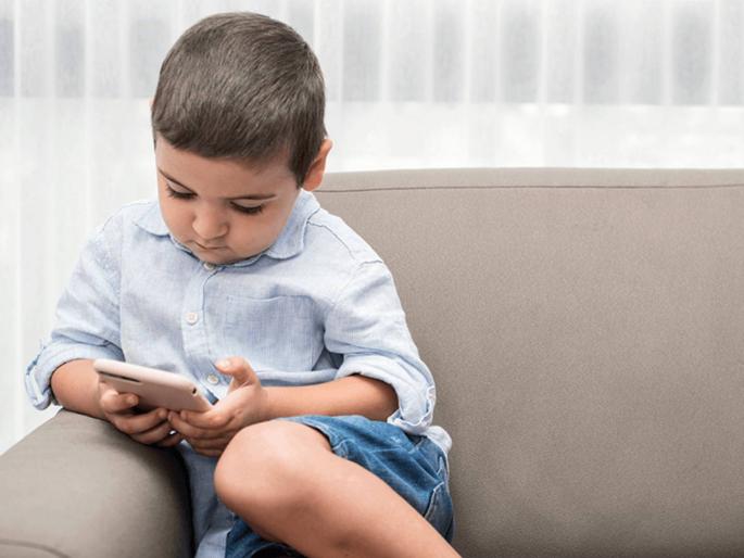 children started using smartphone in for education in corona crisis | मुलांना वाढवू, की मोबाइलची बिलं भरू? children started using smartphone in for education in corona crisis | मुलांना वाढवू, की मोबाइलची बिलं भरू?