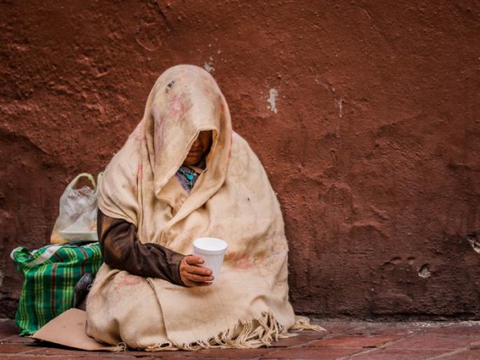 Do not underestimate anyone, not even the beggar; Read this story! | कोणालाही कमी लेखू नका, अगदी भिकाऱ्यालाही नाही; वाचा ही गोष्ट! Do not underestimate anyone, not even the beggar; Read this story! | कोणालाही कमी लेखू नका, अगदी भिकाऱ्यालाही नाही; वाचा ही गोष्ट!