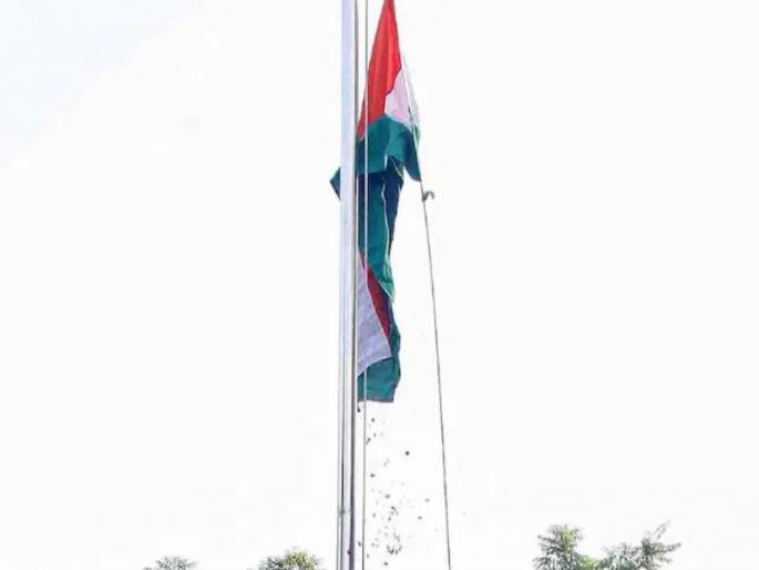 dhanbad congress leader died by heart attack during flag hosting on independence day | स्वातंत्र्य दिनी राष्ट्रध्वजाला सलामी देत असताना काँग्रेस नेत्याचं हृदयविकाराच्या झटक्यानं निधन dhanbad congress leader died by heart attack during flag hosting on independence day | स्वातंत्र्य दिनी राष्ट्रध्वजाला सलामी देत असताना काँग्रेस नेत्याचं हृदयविकाराच्या झटक्यानं निधन