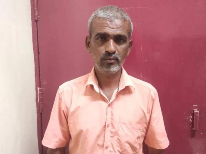 thiruppur man attempts to slice daughters neck with a paper cutter | धक्कादायक! प्रेम विवाह केला म्हणून बापानं पेपर कटरनं मुलीचा गळा कापला thiruppur man attempts to slice daughters neck with a paper cutter | धक्कादायक! प्रेम विवाह केला म्हणून बापानं पेपर कटरनं मुलीचा गळा कापला