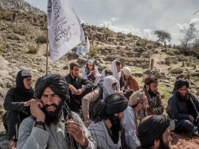 Afghanistan Crisis us will break talibans economic back afghan governments accounts sealed | Afghanistan Crisis: सत्तेत येताच तालिबानला पहिला मोठा धक्का; अमेरिकेनं आर्थिक कंबरडं मोडणारा निर्णय घेतला Afghanistan Crisis us will break talibans economic back afghan governments accounts sealed | Afghanistan Crisis: सत्तेत येताच तालिबानला पहिला मोठा धक्का; अमेरिकेनं आर्थिक कंबरडं मोडणारा निर्णय घेतला