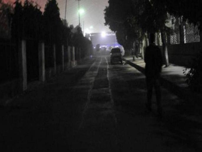 Two Man rapes Woman In Moving Car In Delhi | धक्कादायक! धावत्या कारमध्ये तरुणीवर सामूहिक बलात्कार; पीडितेला रस्त्यावर टाकून आरोपी फरार Two Man rapes Woman In Moving Car In Delhi | धक्कादायक! धावत्या कारमध्ये तरुणीवर सामूहिक बलात्कार; पीडितेला रस्त्यावर टाकून आरोपी फरार