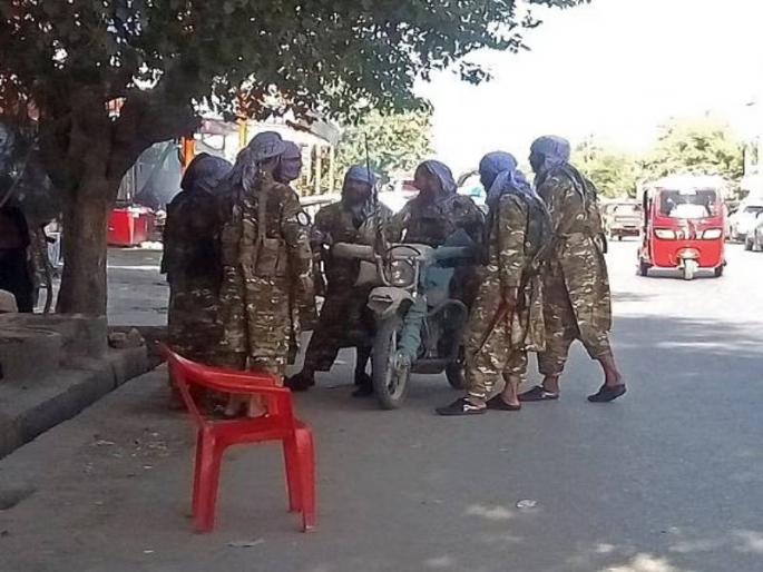 Taliban search for people they believe worked with US and NATO forces in Kabul Airport | Afghanistan Crisis: अमेरिकेला मदत करणाऱ्यांचा शोध घेतंय तालिबान; घराघरात झाडाझडती अन् जीवे मारण्याची धमकी Taliban search for people they believe worked with US and NATO forces in Kabul Airport | Afghanistan Crisis: अमेरिकेला मदत करणाऱ्यांचा शोध घेतंय तालिबान; घराघरात झाडाझडती अन् जीवे मारण्याची धमकी