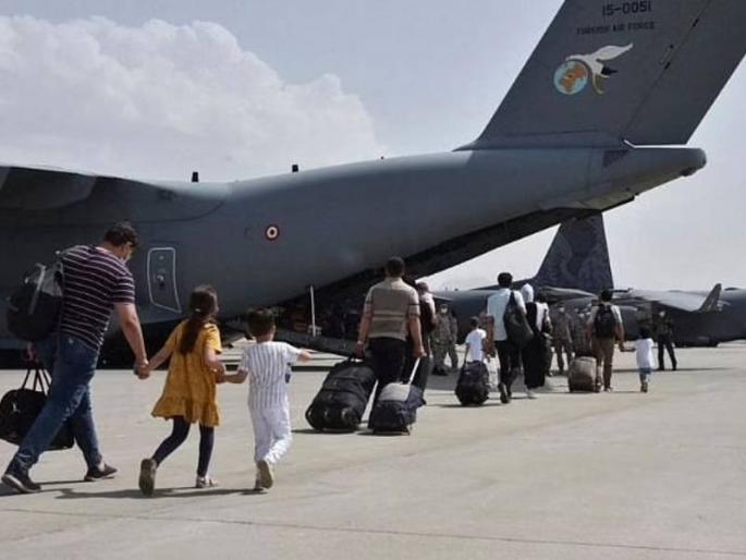 Afghanistan evacuees who came to india from kabul found corona positive hardeep singh puri also came in contact | काबुलहून भारतात परतलेल्या ७८ जणांपैकी १६ जणांना कोरोना, केंद्रीय मंत्री हरदीप सिंग पुरीही संपर्कात! Afghanistan evacuees who came to india from kabul found corona positive hardeep singh puri also came in contact | काबुलहून भारतात परतलेल्या ७८ जणांपैकी १६ जणांना कोरोना, केंद्रीय मंत्री हरदीप सिंग पुरीही संपर्कात!