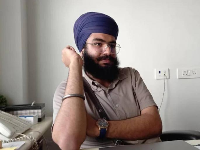 in Gurugram Man due for Covaxin second dose administered Covishield instead | Corona Vaccination: धक्कादायक! कोवॅक्सिनचा दुसरा डोस घ्यायला गेलेल्या तरुणाला 'चुकून' दिली कोविशील्ड अन् मग... in Gurugram Man due for Covaxin second dose administered Covishield instead | Corona Vaccination: धक्कादायक! कोवॅक्सिनचा दुसरा डोस घ्यायला गेलेल्या तरुणाला 'चुकून' दिली कोविशील्ड अन् मग...