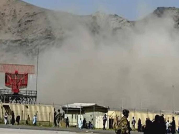 Afghanistan Crisis us issue alert of car bomb blast at kabul airport after double attack | Afghanistan Crisis: काबुल विमानतळ पुन्हा निशाण्यावर, बॉम्बस्फोटांची शक्यता; 'त्या' अलर्टमुळे एकच खळबळ Afghanistan Crisis us issue alert of car bomb blast at kabul airport after double attack | Afghanistan Crisis: काबुल विमानतळ पुन्हा निशाण्यावर, बॉम्बस्फोटांची शक्यता; 'त्या' अलर्टमुळे एकच खळबळ