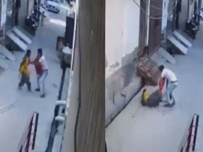 Women Gives Robber Tough Fight In Delhi Narela Bawana Cctv Video Goes Viral | याला म्हणतात डेअरिंग! चोरट्याला महागात पडला पंगा; महिलेनं दाखवला जबरदस्त इंगा Women Gives Robber Tough Fight In Delhi Narela Bawana Cctv Video Goes Viral | याला म्हणतात डेअरिंग! चोरट्याला महागात पडला पंगा; महिलेनं दाखवला जबरदस्त इंगा