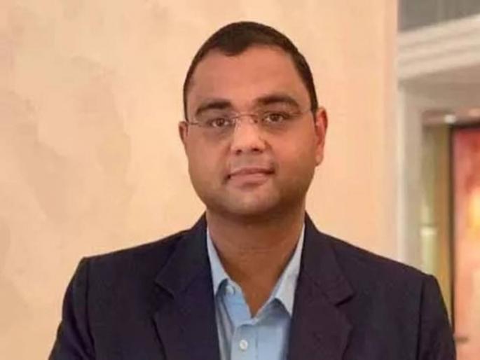 special vigilance team seized documents of illegal property and cash during raid from government officer | तीन आलिशान फ्लॅट्स, लक्झरी गाड्या; १२ तास चालला छापा, निलंबित अधिकारी कुबेर निघाला special vigilance team seized documents of illegal property and cash during raid from government officer | तीन आलिशान फ्लॅट्स, लक्झरी गाड्या; १२ तास चालला छापा, निलंबित अधिकारी कुबेर निघाला