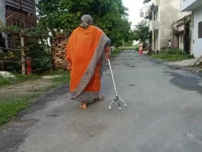 lucknow story of dhakad dadi devta verma chain snatcher dgp mukul goel | आज्जीबाईंनी 'वॉकिंग स्टिक'नं चोरांना पळवून लावलं, पोलीस महासंचालकही झाले 'धाकड' आजींचे 'फॅन'! lucknow story of dhakad dadi devta verma chain snatcher dgp mukul goel | आज्जीबाईंनी 'वॉकिंग स्टिक'नं चोरांना पळवून लावलं, पोलीस महासंचालकही झाले 'धाकड' आजींचे 'फॅन'!