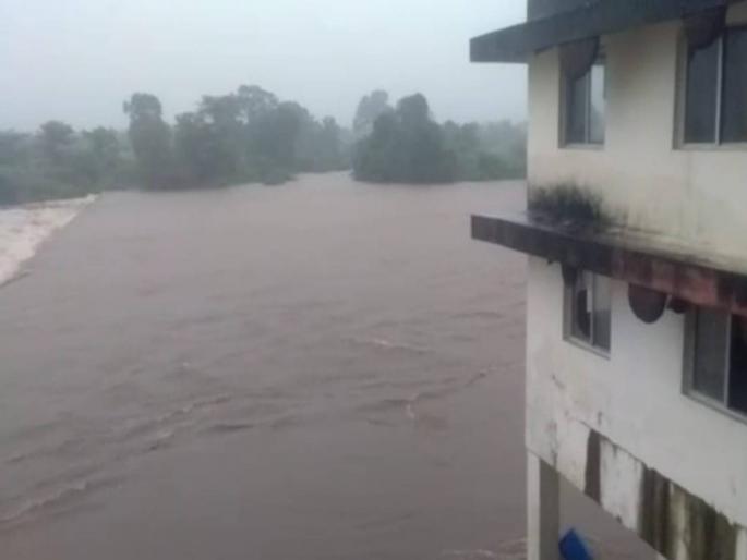 in vasai water logging in Maswan pumping station and Dhukatan filter plant due to heavy rain | अतिवृष्टीमुळे मासवण पंपिंग स्टेशन, धुकटन फिल्टर प्लांटमध्ये साचलाय गाळ; दोन्ही प्लांट पाण्याखाली