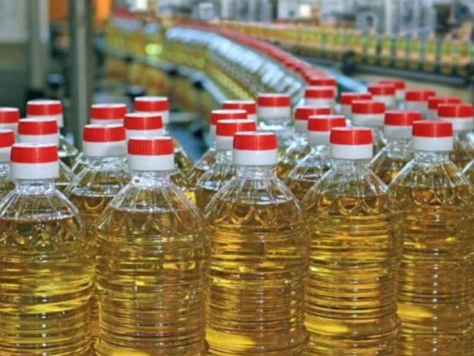 Prices of edible oils fall know how cheap mustard oil and other know the Details | मोठा दिलासा! खाद्य तेलाच्या किमतीत घट, जाणून घ्या नेमकं किती स्वस्त झालं तेल Prices of edible oils fall know how cheap mustard oil and other know the Details | मोठा दिलासा! खाद्य तेलाच्या किमतीत घट, जाणून घ्या नेमकं किती स्वस्त झालं तेल