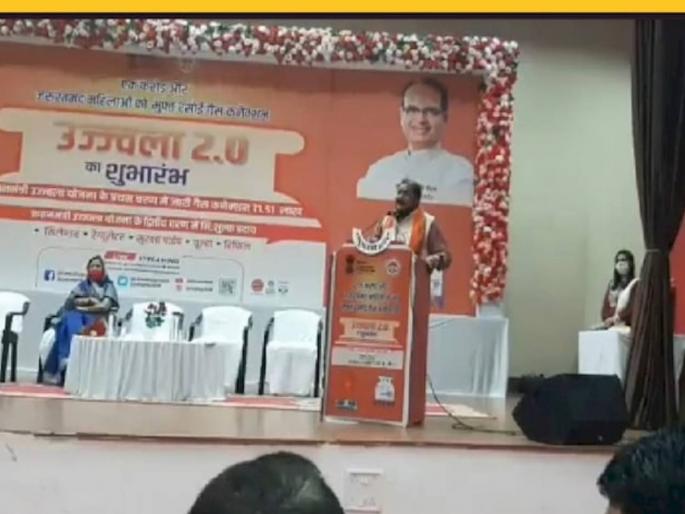 viral video mp chhatar singh darbar called usa terrorists in place of pakistan | अभिनंदन अमेरिकेत पकडला गेला, क्षेपणास्त्र डागायला गेला होता; भाजप खासदाराचं अगाध ज्ञान ऐकाच viral video mp chhatar singh darbar called usa terrorists in place of pakistan | अभिनंदन अमेरिकेत पकडला गेला, क्षेपणास्त्र डागायला गेला होता; भाजप खासदाराचं अगाध ज्ञान ऐकाच