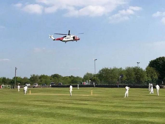 County Championship cricket match between Gloucestershire and Durham halted due to helicopter | हेलिकॉप्टरमुळं लाइव्ह क्रिकेट सामना थांबवला; भर मैदानात खेळाडूंसमोर झालं लँडिंग!, पाहा VIDEO