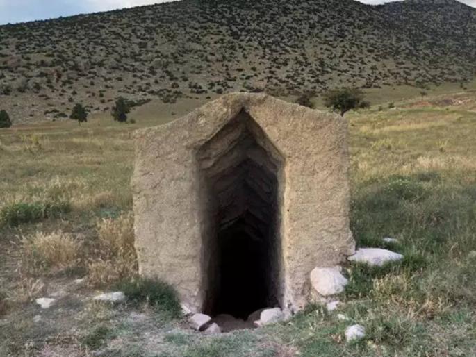 Viral Image Dubbed As Mystery Entrance To Hell Found On Google Maps | ...म्हणे नरकाचा दरवाजा! गुगल मॅपवर सापडलं रहस्यमय दार; हा रस्ता जातो तरी कुठे? Viral Image Dubbed As Mystery Entrance To Hell Found On Google Maps | ...म्हणे नरकाचा दरवाजा! गुगल मॅपवर सापडलं रहस्यमय दार; हा रस्ता जातो तरी कुठे?
