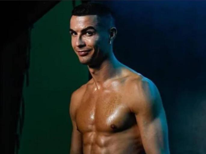 cristiano ronaldo fitness regime manchester united star transports special ice chamber from italy to aid his recovery | Cristiano Ronaldo: रोनाल्डोनं इटलीहून मागवला खास 'आइस बाथ चेंबर'; वाचा फिटनेसमध्ये कशी मिळते मदत... cristiano ronaldo fitness regime manchester united star transports special ice chamber from italy to aid his recovery | Cristiano Ronaldo: रोनाल्डोनं इटलीहून मागवला खास 'आइस बाथ चेंबर'; वाचा फिटनेसमध्ये कशी मिळते मदत...