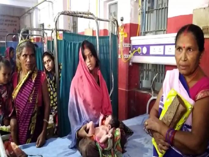 Bihar Father Tried To Commit Suicide By Jumping Into The Pond In Bagaha When Birth Of Daughter | मुलगी होताच नाराज वडिलांकडून आत्महत्येचा प्रयत्न; तलावात उडी घेतली अन् मग... Bihar Father Tried To Commit Suicide By Jumping Into The Pond In Bagaha When Birth Of Daughter | मुलगी होताच नाराज वडिलांकडून आत्महत्येचा प्रयत्न; तलावात उडी घेतली अन् मग...