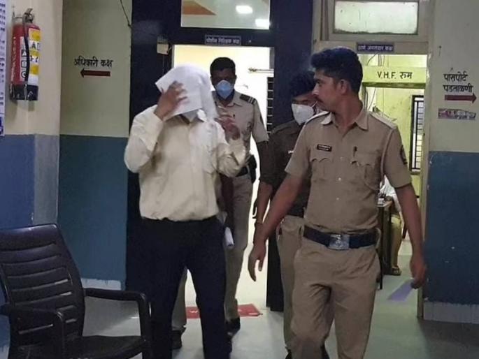 doctor in akola does unnatural sex with patient police arrest accused doctor | प्रसिद्ध डॉक्टरनं पुरुष रुग्णासोबत केला अनैसर्गिक संभोग; स्टिंग ऑपरेशननं अकोल्यात खळबळ doctor in akola does unnatural sex with patient police arrest accused doctor | प्रसिद्ध डॉक्टरनं पुरुष रुग्णासोबत केला अनैसर्गिक संभोग; स्टिंग ऑपरेशननं अकोल्यात खळबळ