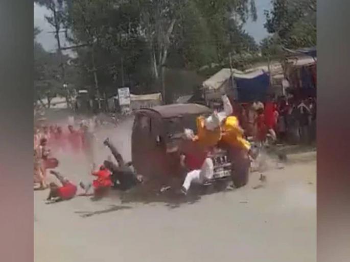 chhattisgarh during durga immersion in jashpur car rammed peoples many injured | भीषण अपघात! मिरवणुकीत घुसलेल्या कारनं अनेकांना उडवलं; ४ जणांचा मृत्यू, २० जखमी chhattisgarh during durga immersion in jashpur car rammed peoples many injured | भीषण अपघात! मिरवणुकीत घुसलेल्या कारनं अनेकांना उडवलं; ४ जणांचा मृत्यू, २० जखमी