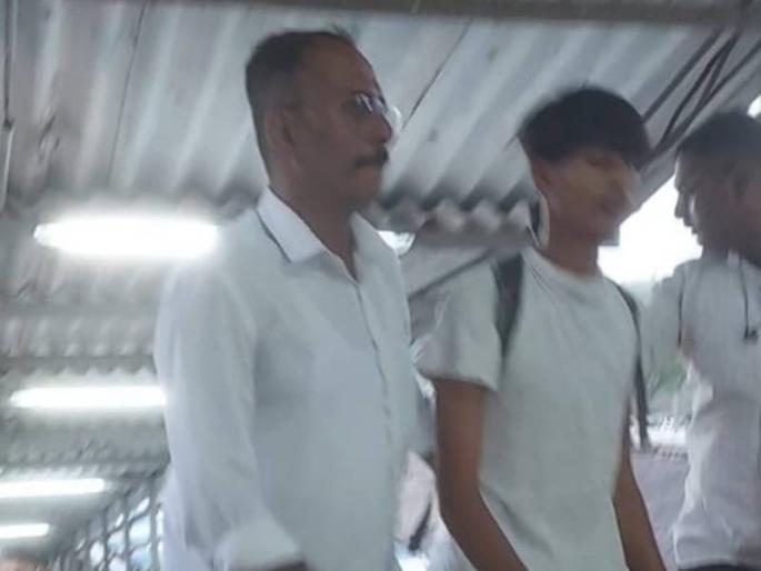 attack in mail express one seriously injured 4 arrested | धावत्या मेल एक्स्प्रेसमध्ये भीषण हल्ला, एक गंभीर जखमी; ४ जण अटकेत attack in mail express one seriously injured 4 arrested | धावत्या मेल एक्स्प्रेसमध्ये भीषण हल्ला, एक गंभीर जखमी; ४ जण अटकेत