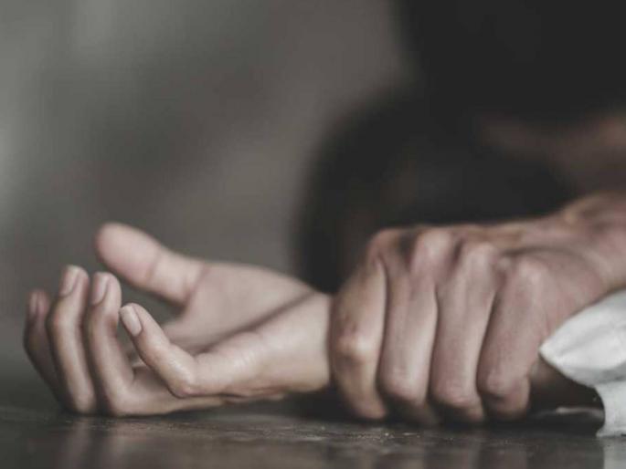 Passengers do nothing as woman is raped on Philadelphia train | धक्कादायक! धावत्या ट्रेनमध्ये महिलेवर बलात्कार; एकही प्रवासी पीडितेच्या मदतीला धावला नाही Passengers do nothing as woman is raped on Philadelphia train | धक्कादायक! धावत्या ट्रेनमध्ये महिलेवर बलात्कार; एकही प्रवासी पीडितेच्या मदतीला धावला नाही