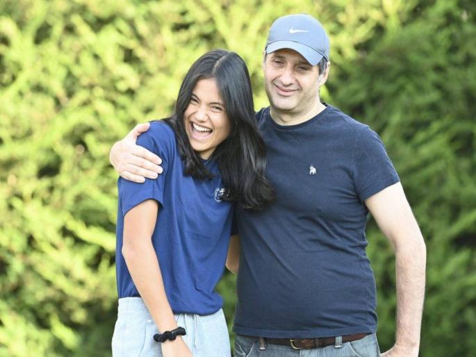 Excessive appreciation of children will harm them | मुलांचं फाजील कौतुक? नक्की वाया जातील!